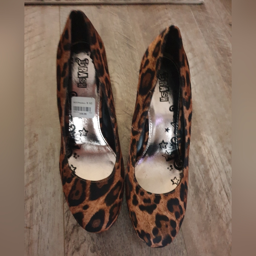 NWT Brash wedge platforms
